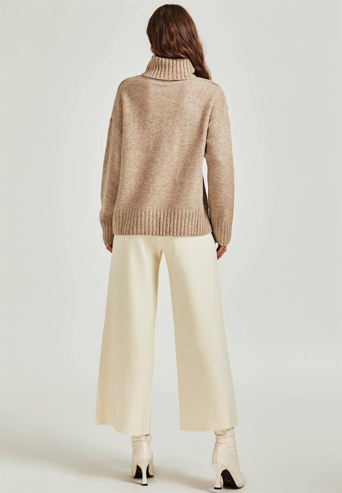 Cremefarbenes Pullover-Top mit hohem Ausschnitt