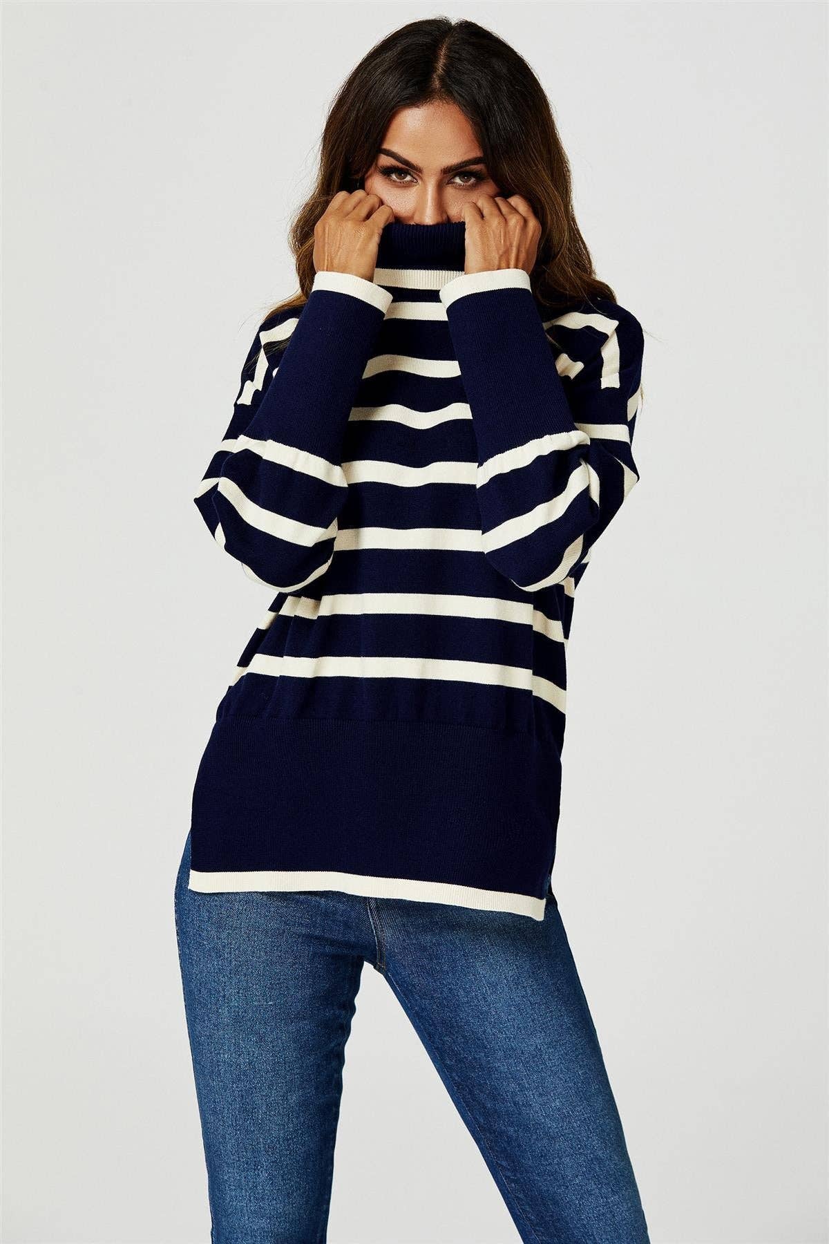 Rollkragenpullover mit Streifenmuster in Marineblau