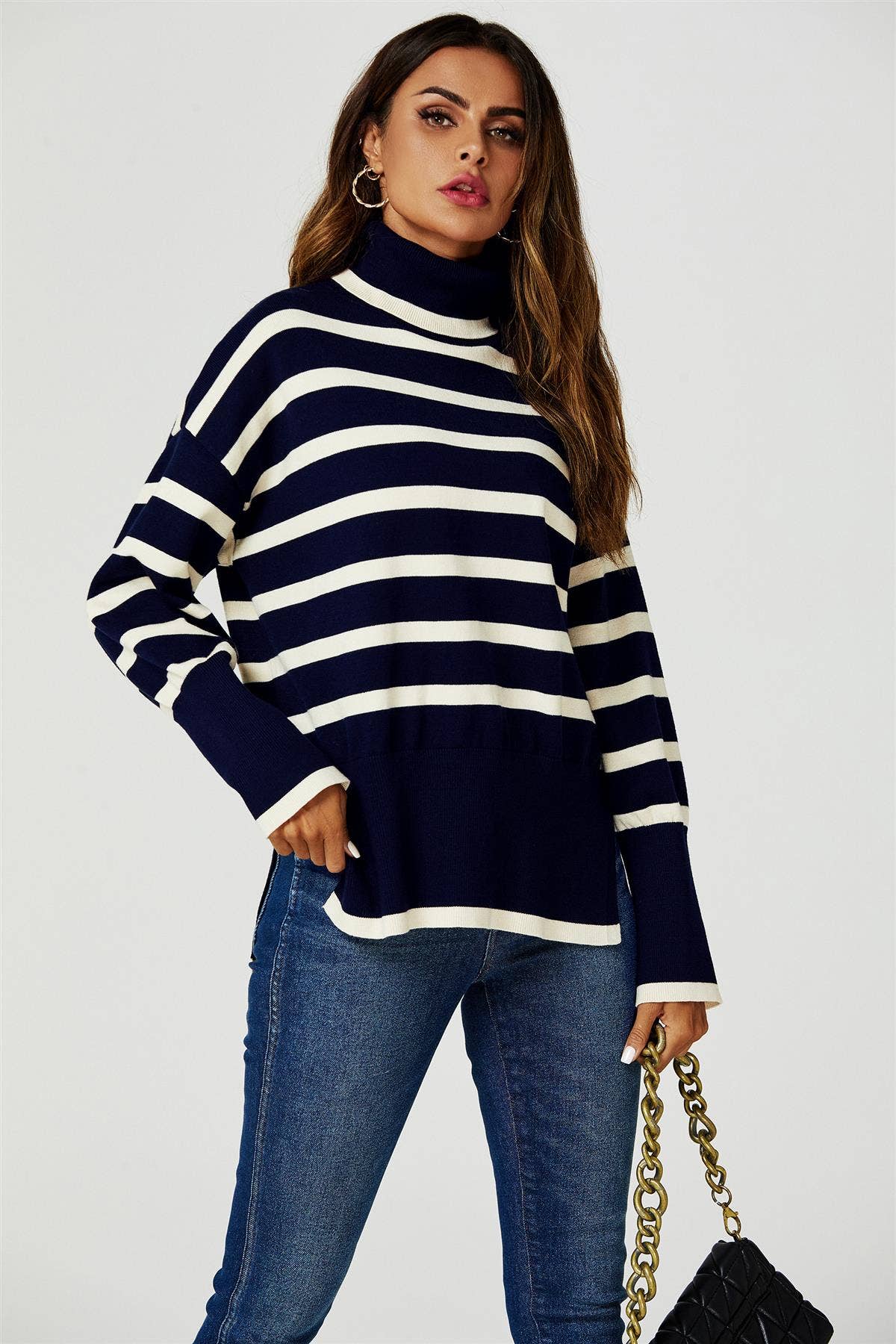 Rollkragenpullover mit Streifenmuster in Marineblau