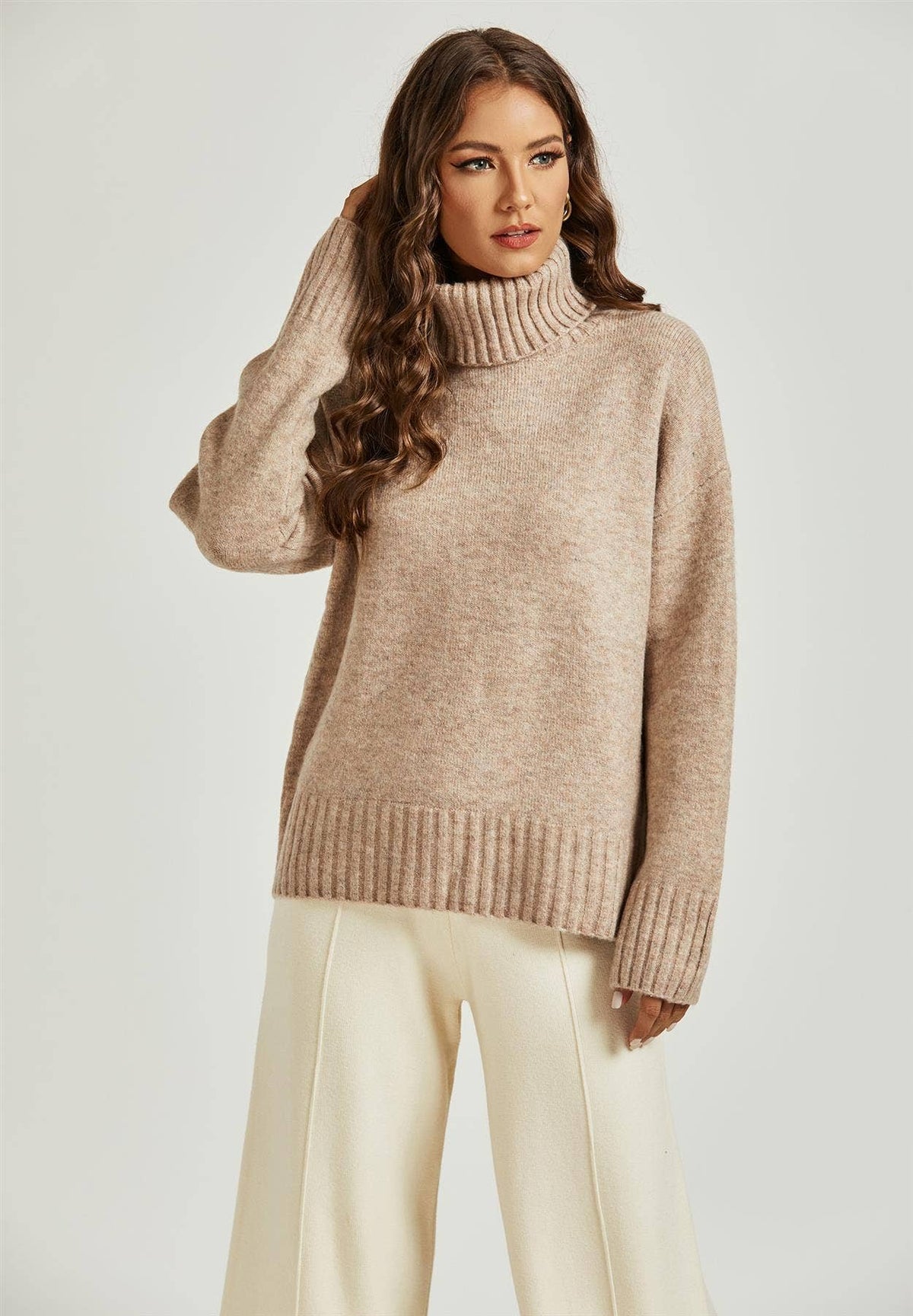 Cremefarbenes Pullover-Top mit hohem Ausschnitt