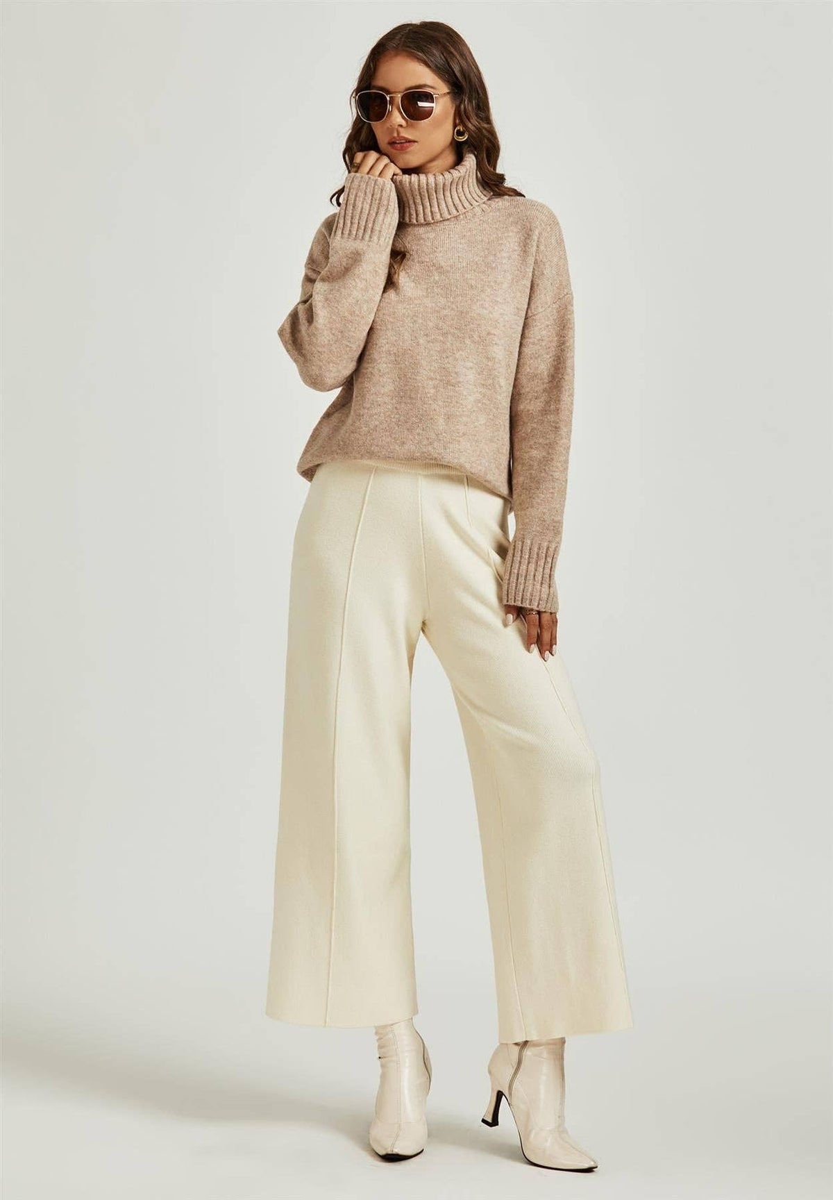 Cremefarbenes Pullover-Top mit hohem Ausschnitt