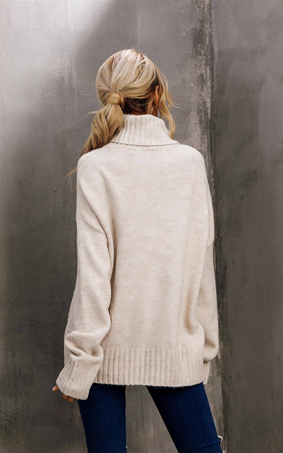 Jumper-Top mit hohem Kragen in Creme
