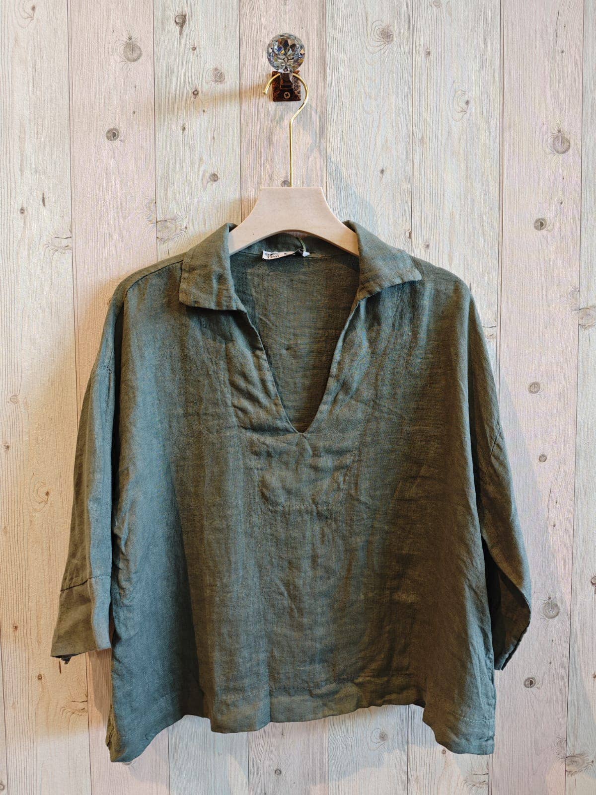 Lockere Bluse Hemdkragen und Ausschnitt 100% LEINEN