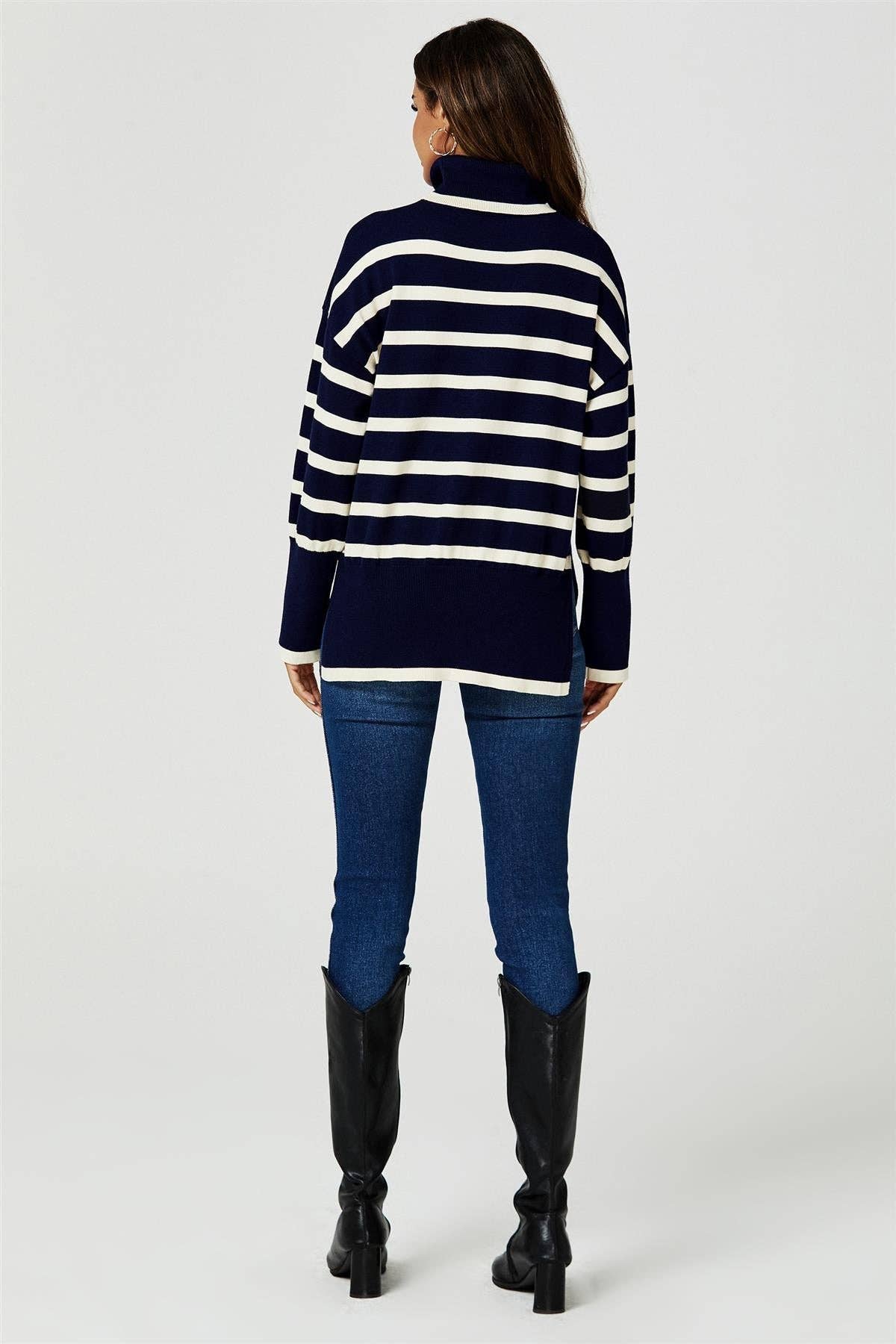 Rollkragenpullover mit Streifenmuster in Marineblau