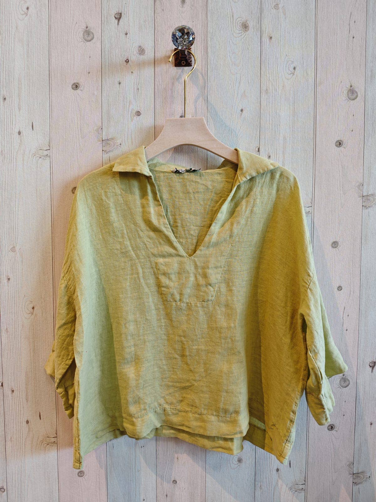 Lockere Bluse Hemdkragen und Ausschnitt 100% LEINEN